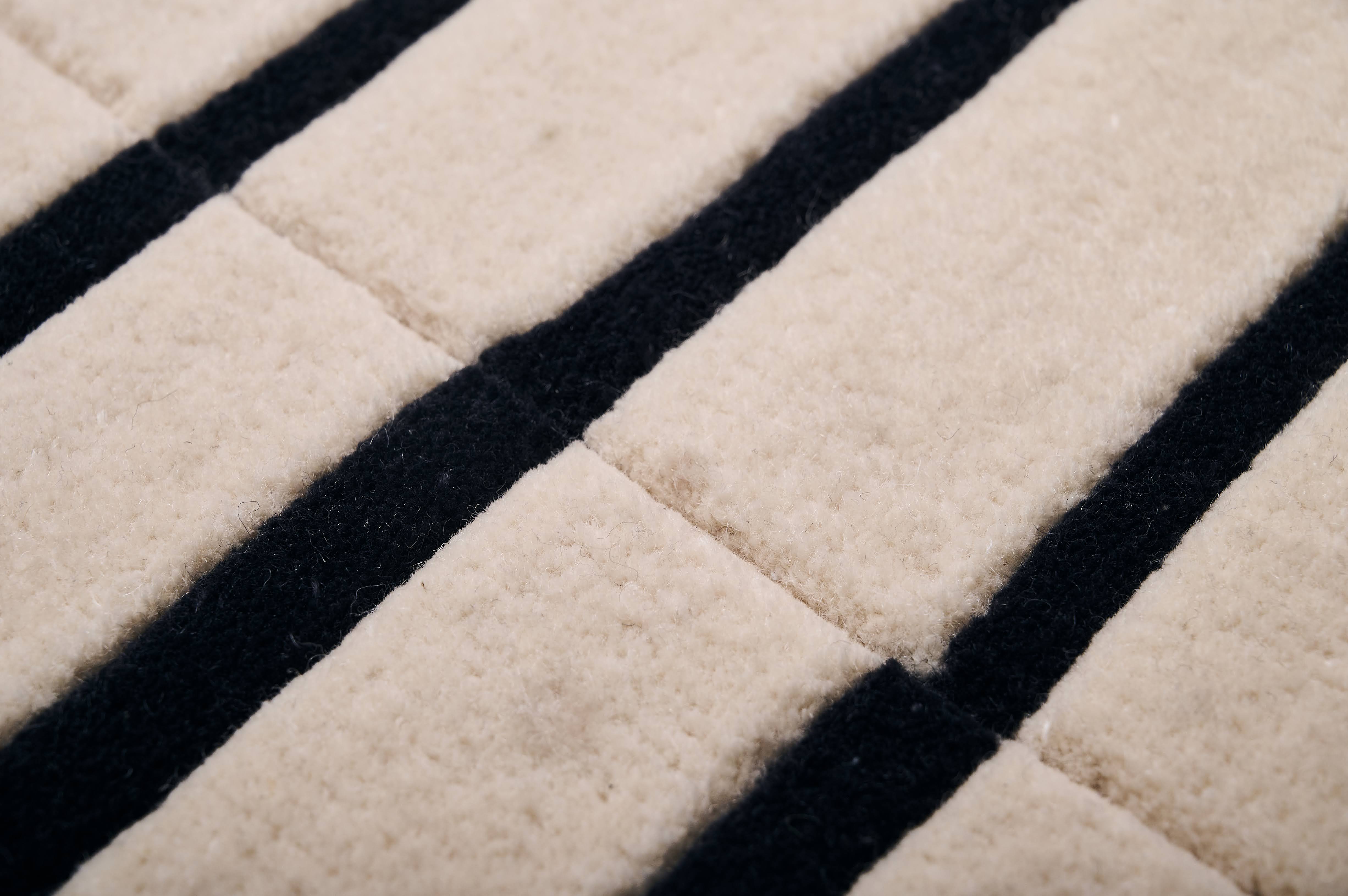 Transition White & Black