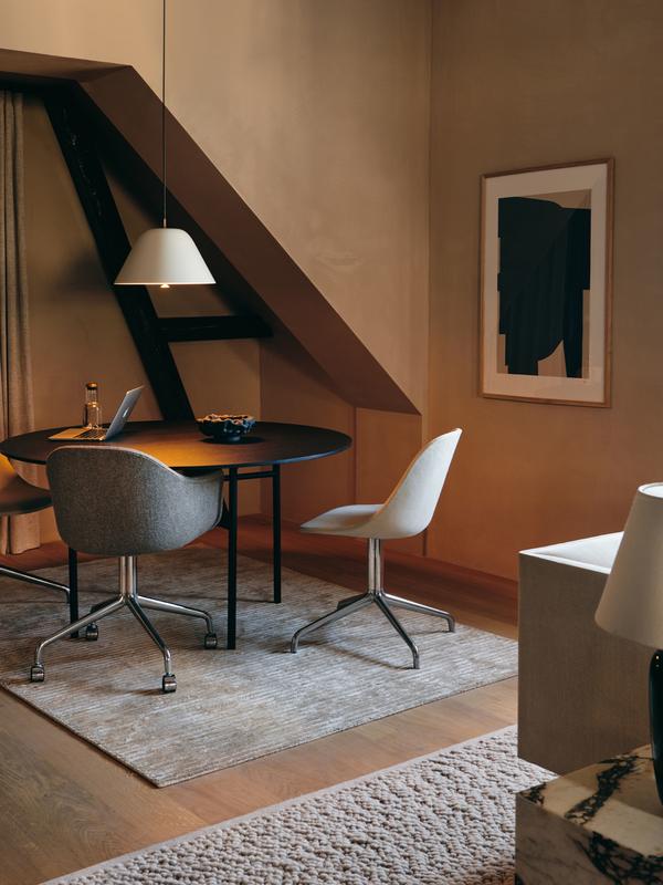Snaregade Dining Table, Round