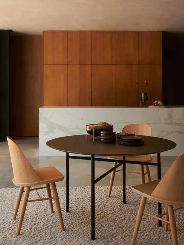 Snaregade Dining Table, Round