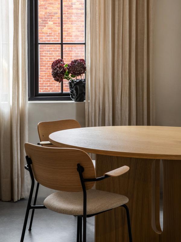 Androgyne Dining Table - Natural Oak